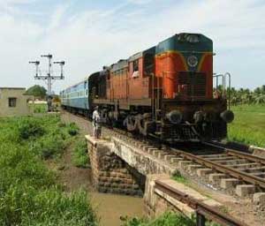 6 students killed, sitting on the roof of the train