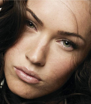 Megan Fox uses hand double to hide clubbed thumbs