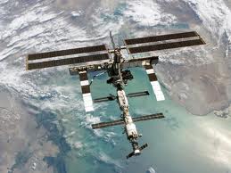 two members of iss to return on earth