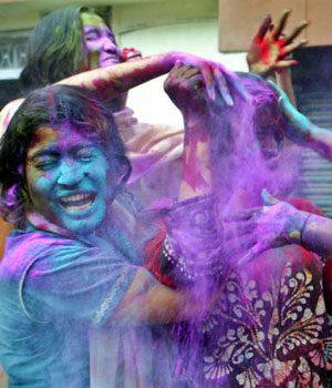 holi celebrates in india
